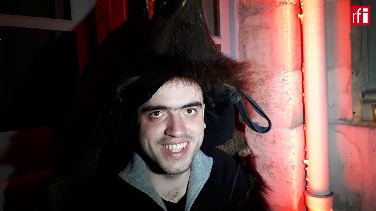 „Urşii” din Asău pe străzile Parisului