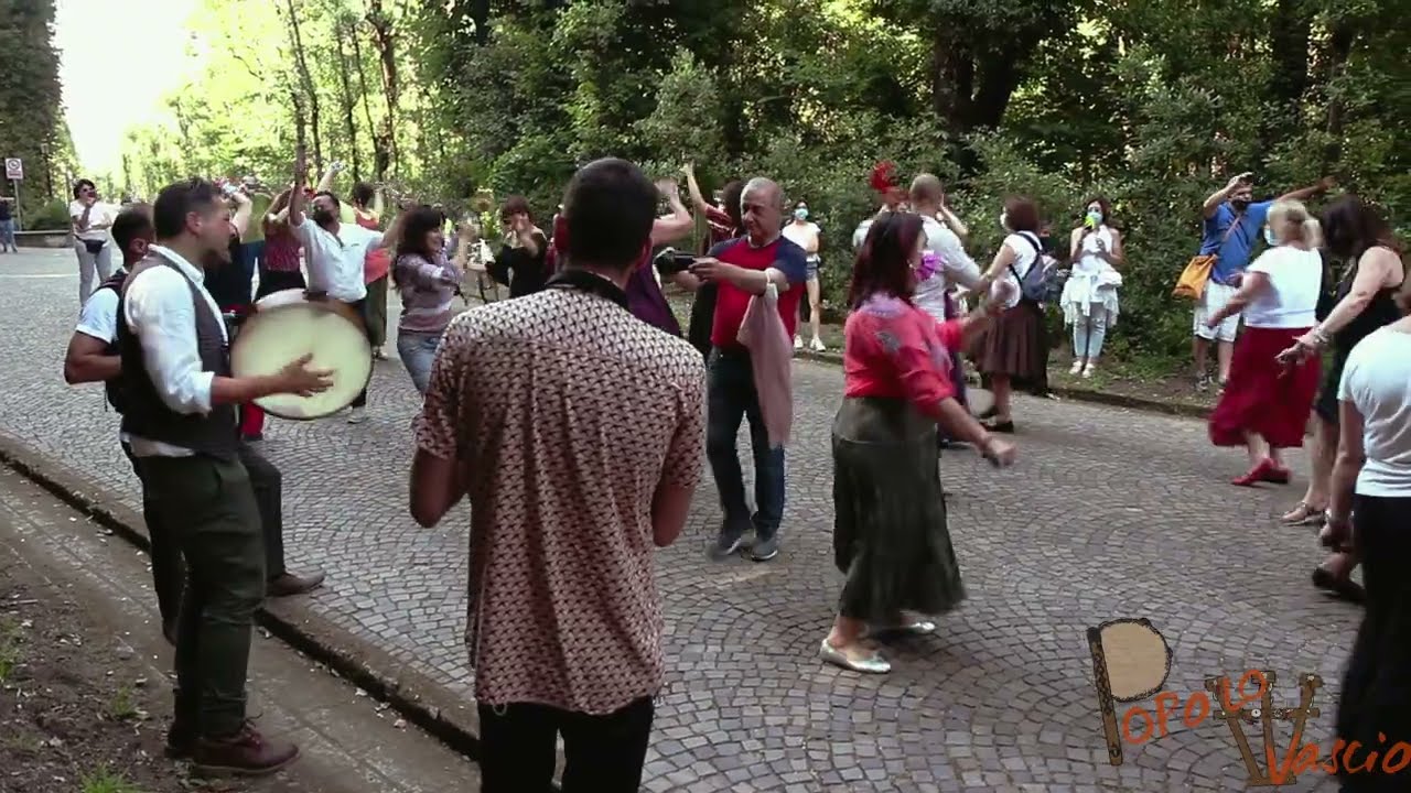 Tammurriata nel Bosco di Capodimonte - Popolo Vascio