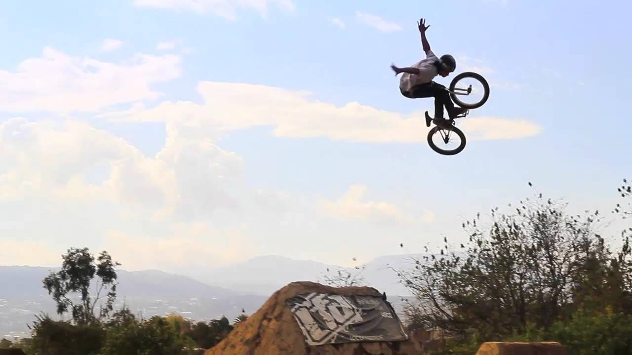 AHISEVE KAZIQUE VOLANDO BMX 2015
