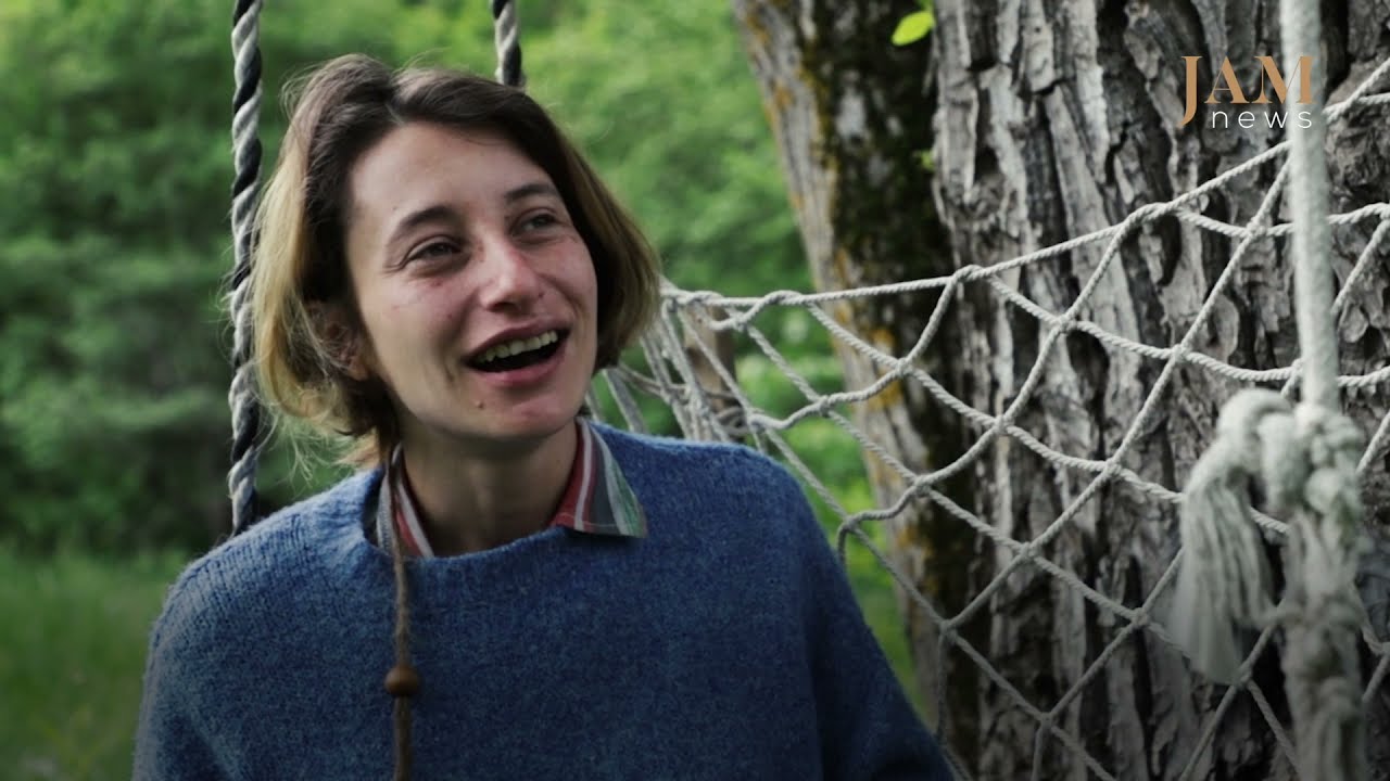 Добровольный побег из столицы и нелегкая жизнь на границе. Видеоистория из Армении