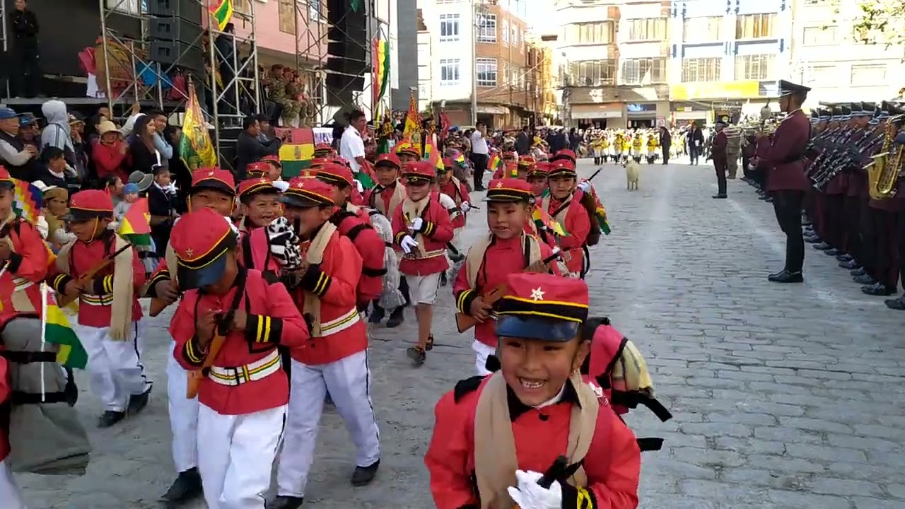 Desfile Cívico - Bicentenario de Bolivia - UETH Mcal. Santa Cruz