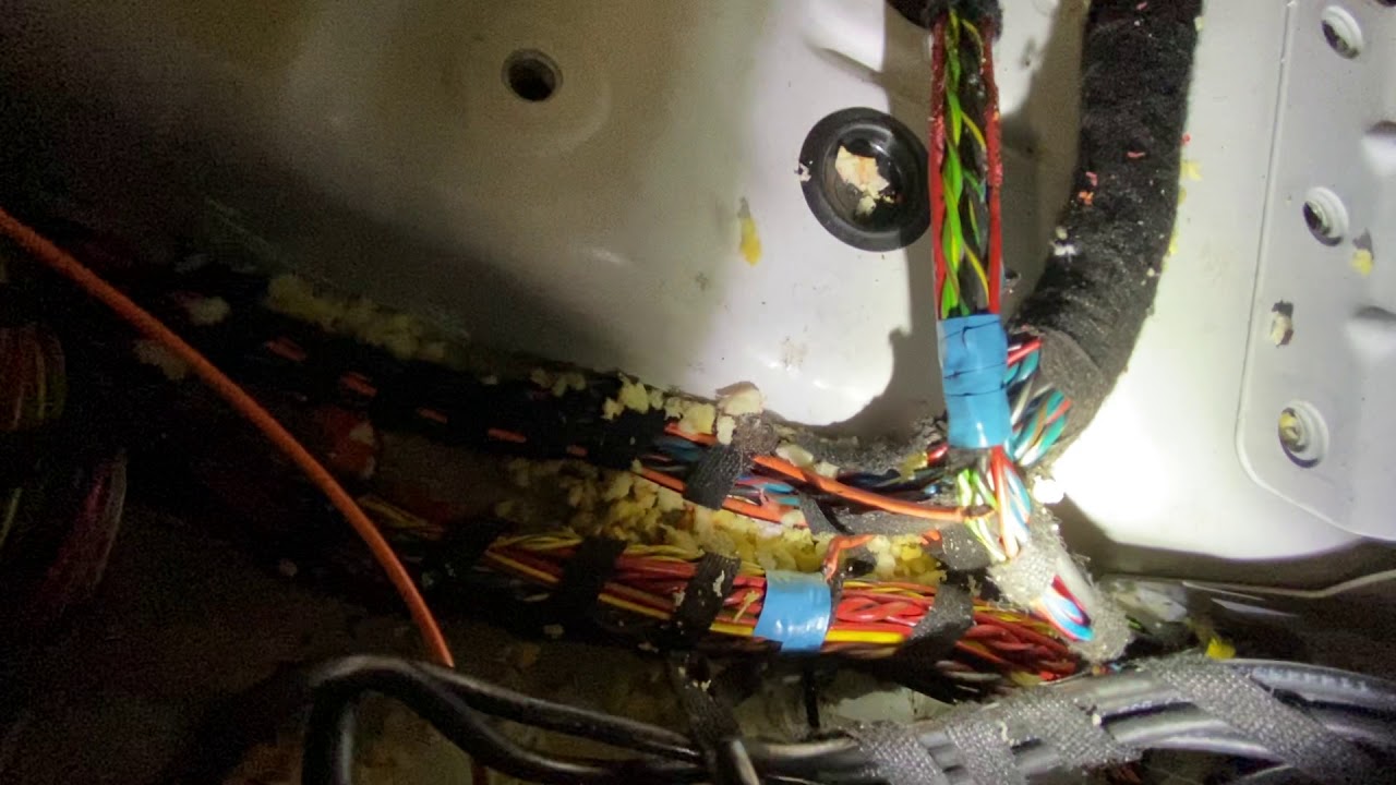 Dr Rob The Car Doctor Range Rover With Display Stuck In Logo Mode Only=Tricky Electrical  Failure.