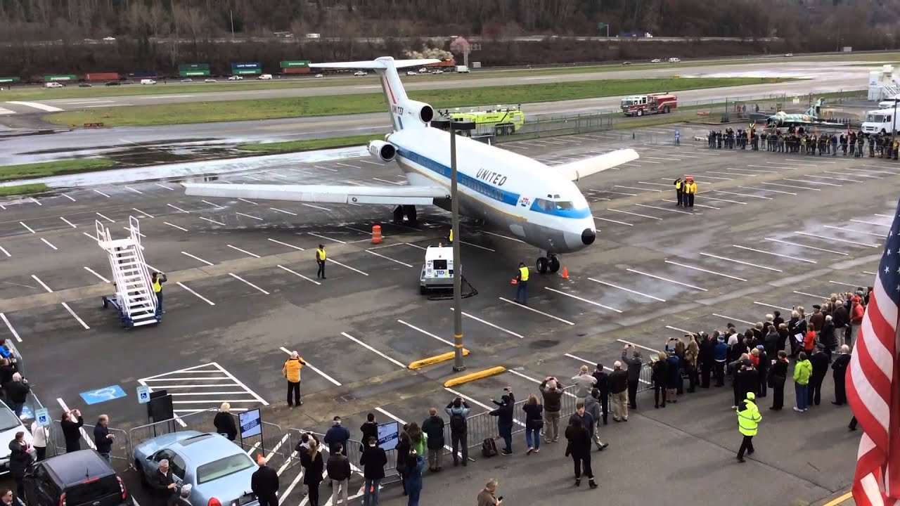 Last flight and taxi of the first Boeing 727