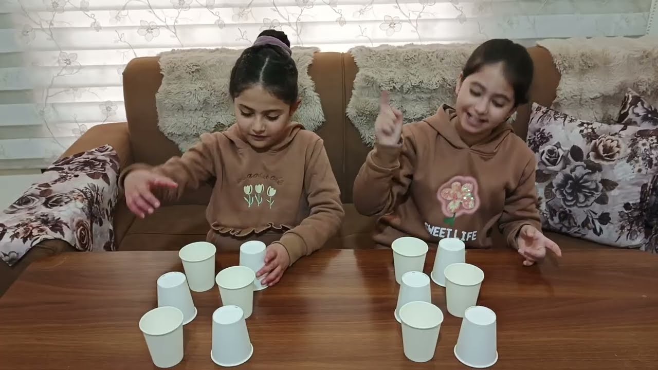 زينة وغزل 🤗🏆 تحدي الأكواب المقلوبة | مين الأسرع ؟ 😱🔥