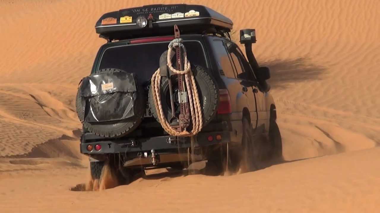TOYOTA HDJ 100 4.2L  LA BETE EN ACTION...