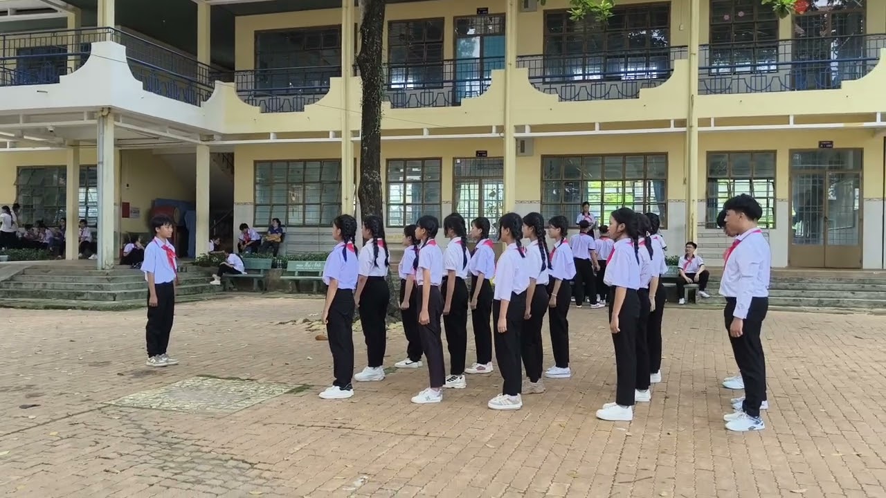 Anh Dũng chỉ huy nghi thức đội: Triển khai đội hình hàng dọc