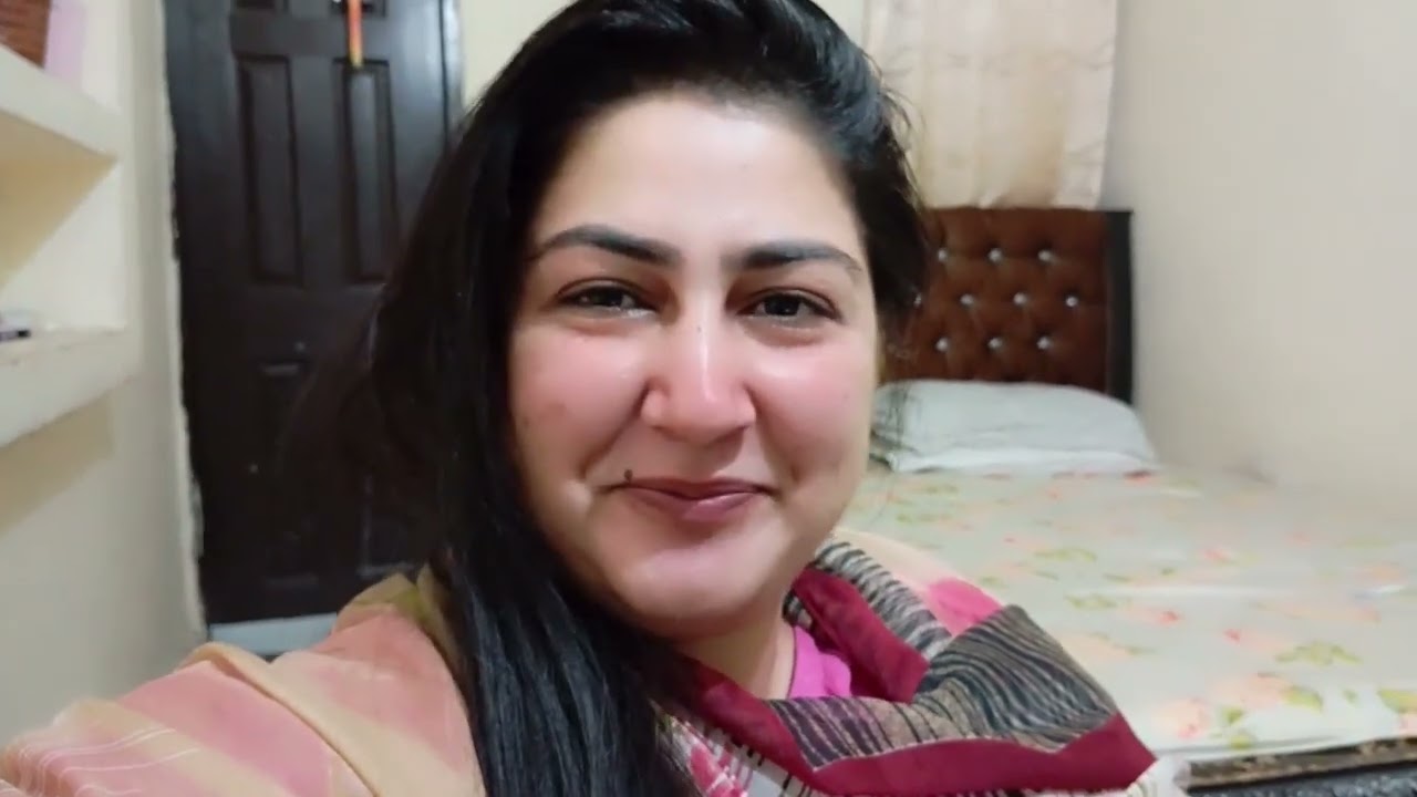  کیا کہے گا اگر ملنے بھی کبھی آئے گا وہ ۔۔۔۔ اب وفاداری کی قسمیں تو نہیں کھائے گا وہ ۔۔۔۔ 