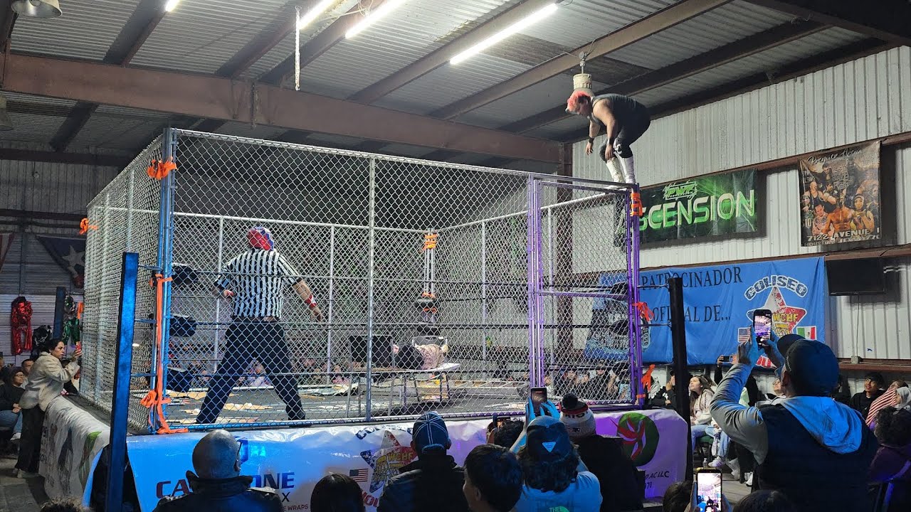 Coliseo Houston  Lucha de  Jaula Aero Crab vs Low Rider 