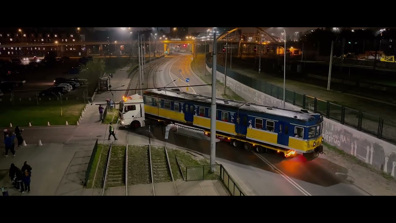 EN71 train goes to Layup gallery.
