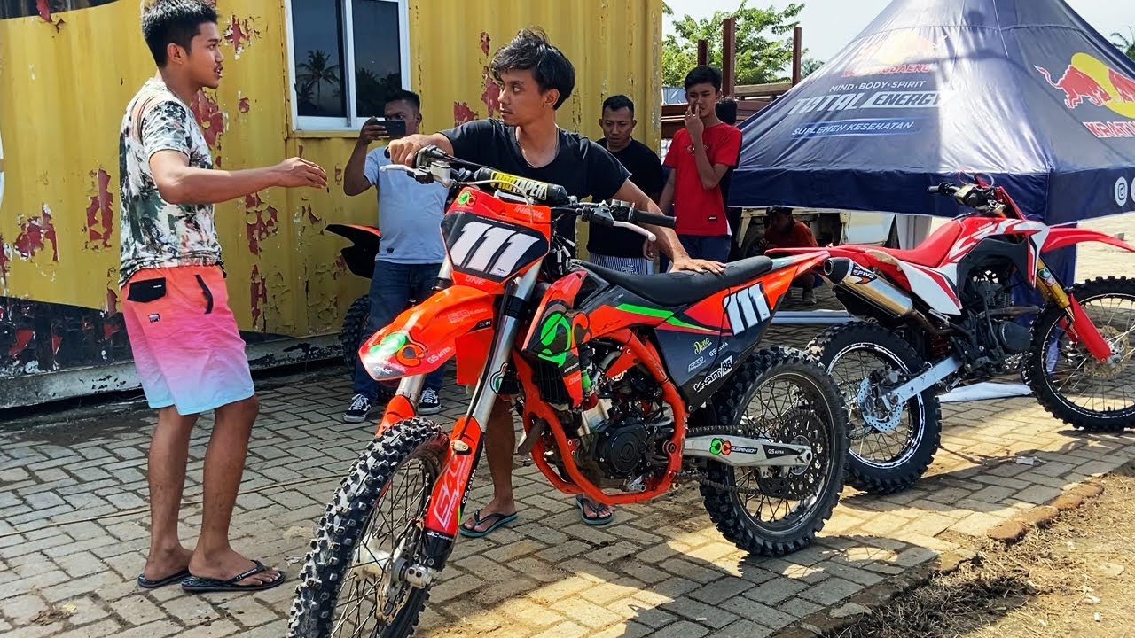 SITUASI TERKINI ROUND 2..YAMAHA WR RACIKAN MEKANIK ROADRACE JADI PUSAT PERHATIAN..!!