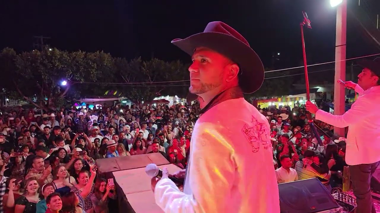 Chuy Navarro y Banda la Sota 