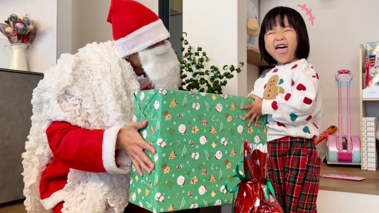 メリークリスマス！サンタさんがお家にやってきたよ！ なのキッズ　サンタクロース　クリスマス　プレゼント　遊び　おもちゃ　子ども　アンパンマン　バイキンマン　トミカ　サンタさん　kids Xmas 