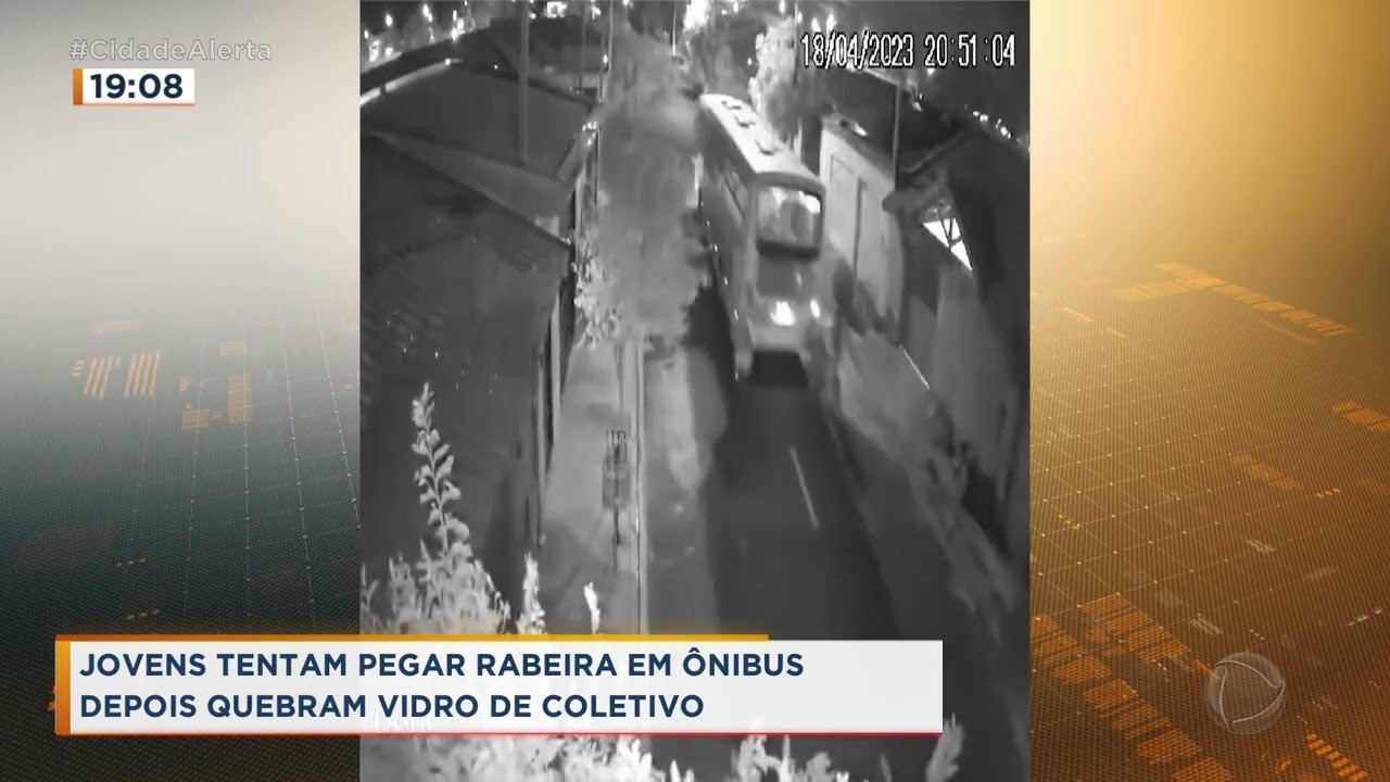 Jovens tentam pegar rabeira e depois quebram vidro de ônibus em Ribeirão Preto