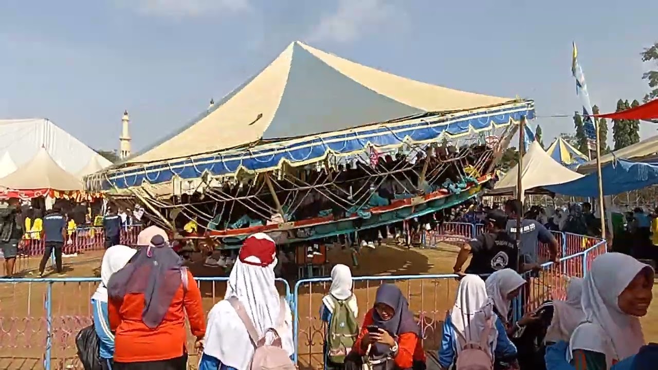 keseruan main wahana ombak banyu