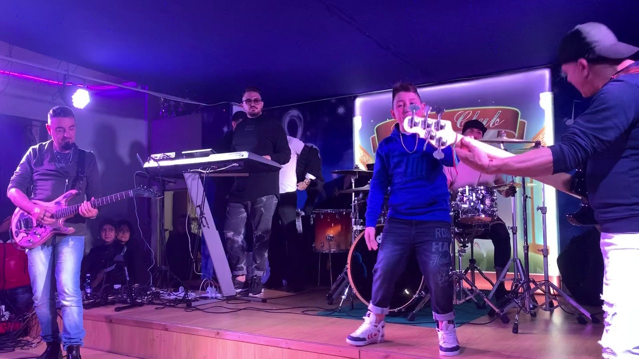 Enzo Monti - Nel brano di Daniele De Martino - guardate cosa fa !!!