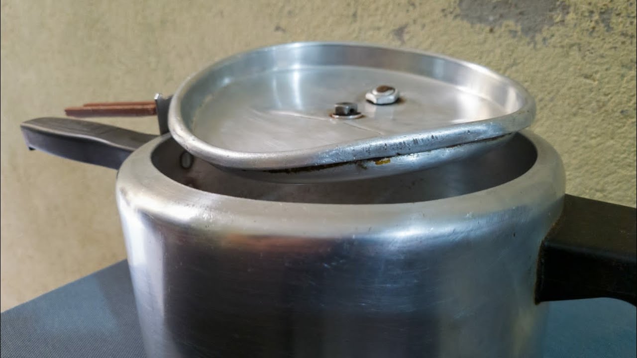 PANELA TODA DESTRUÍDA, SERÁ QUE TEM CONSERTO ?