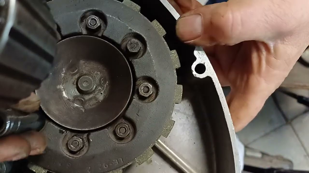 Building up my clutch  the simple way! Velocette valiant and LE Part 10.