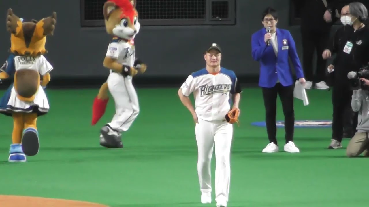 始球式・ティモンディ高岸さん142kmの見事な投球で日本中に勇気を送るvs西川遥輝 2021.04.03 プロ野球 日本ハムファイターズvs千葉ロッテ at 札幌ドーム・ファーストピッチ