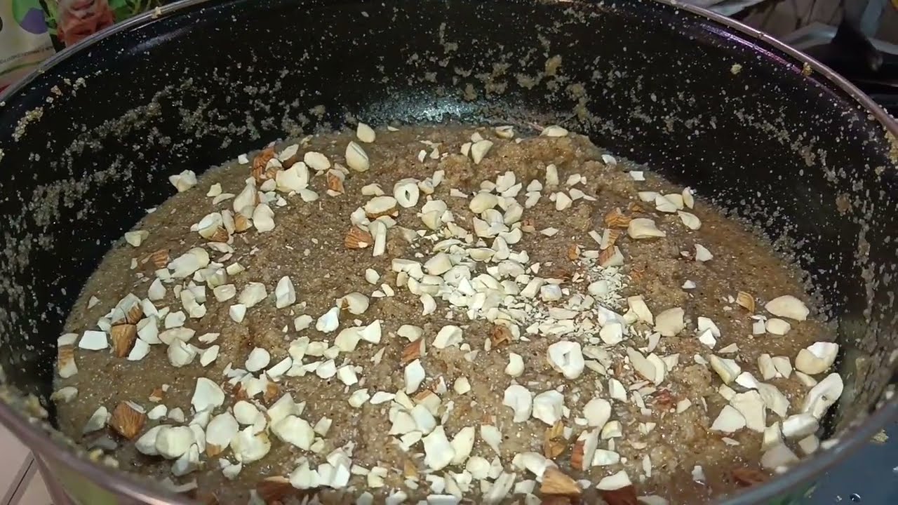 Desi Style 🥧sooji ka 🍽Halwa.....#viral #funny#recipe#easyrecipe #cricket #newsupdate #songstrending 