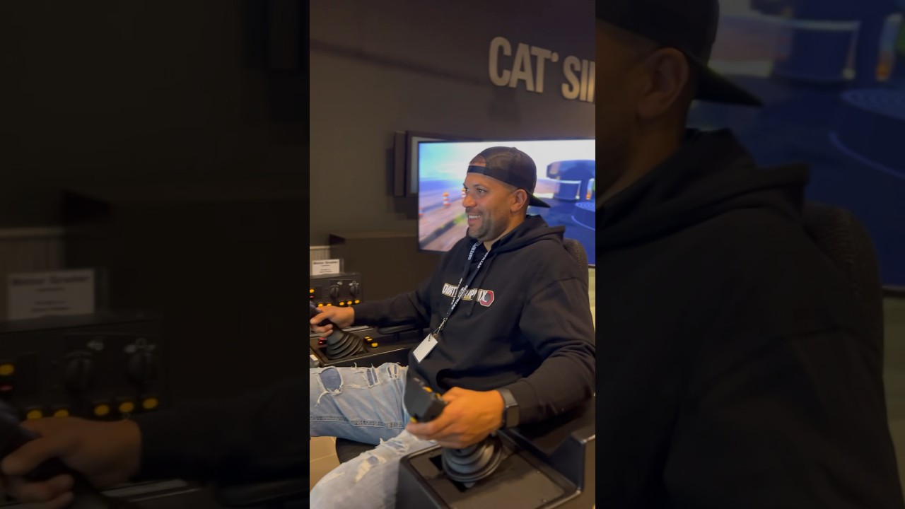 CAT Grader Simulator with a bad operator 🤣 #heavyequipment #dirtygraphix #catequipment