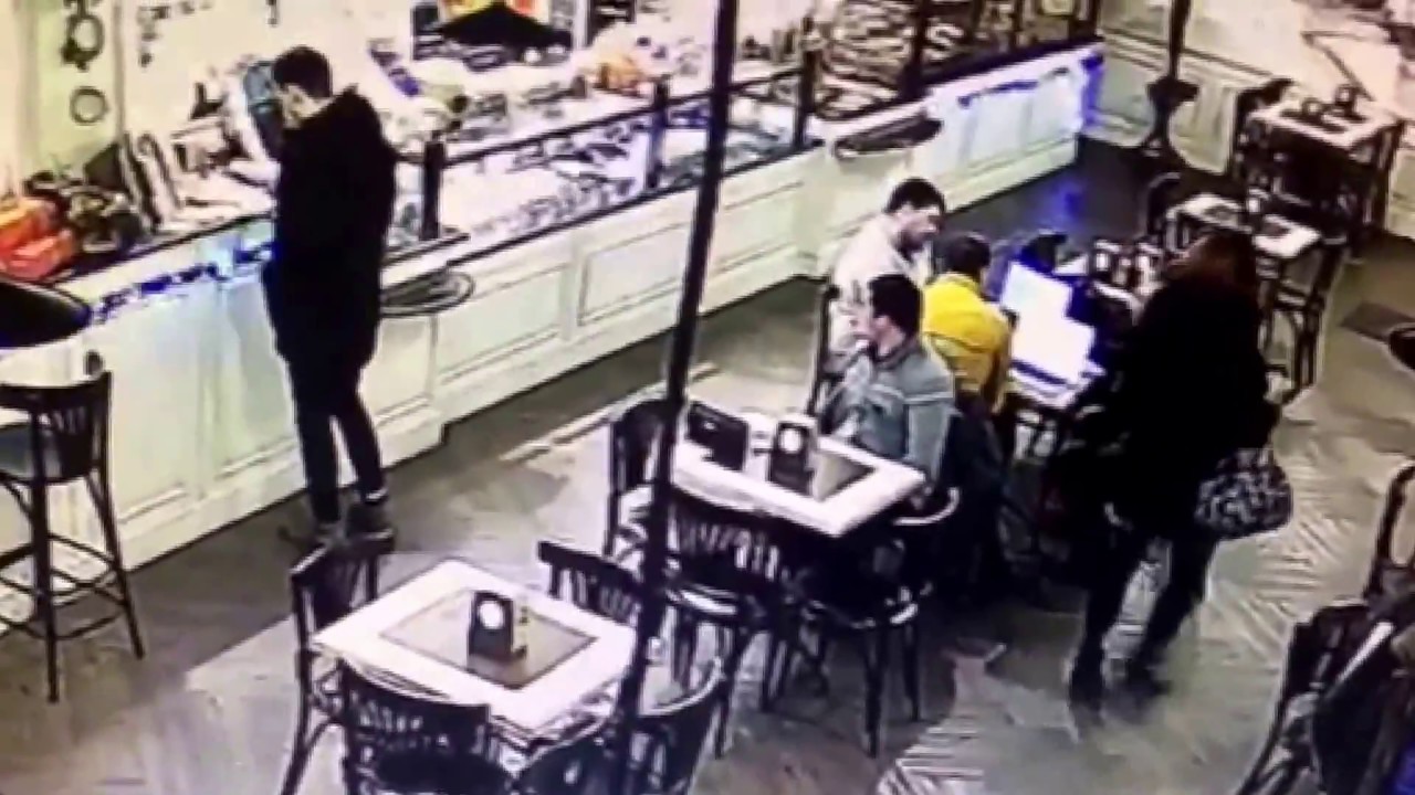 Кража денег в кафе Буланжери, Подол