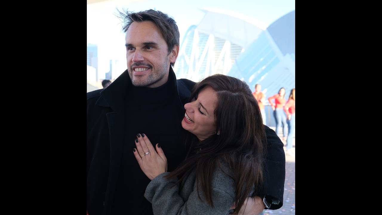 Pedida de mano sorpresa muy divertida  y romántica Valencia FLASHMOB. Best marriage proposal ever.