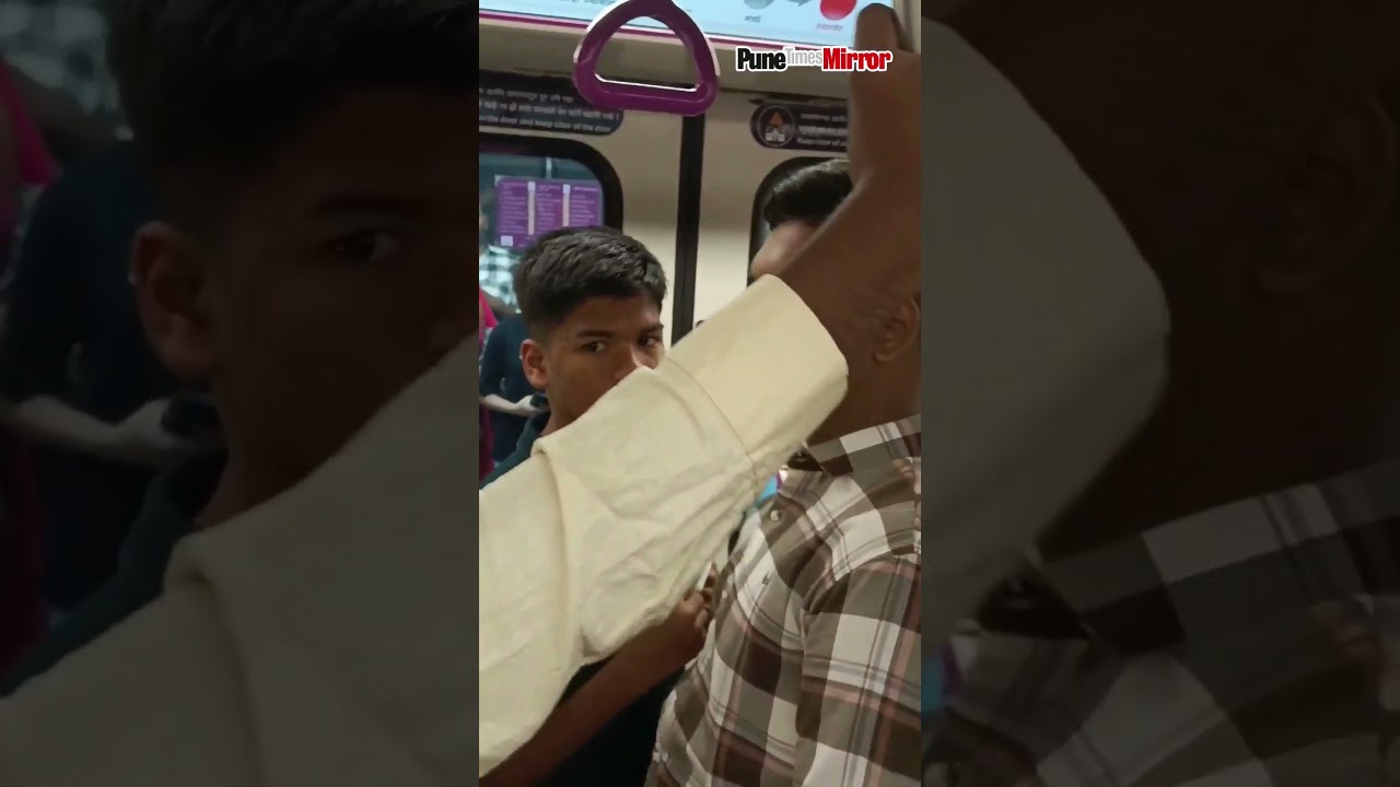 Doors open on the wrong side at Swargate metro station