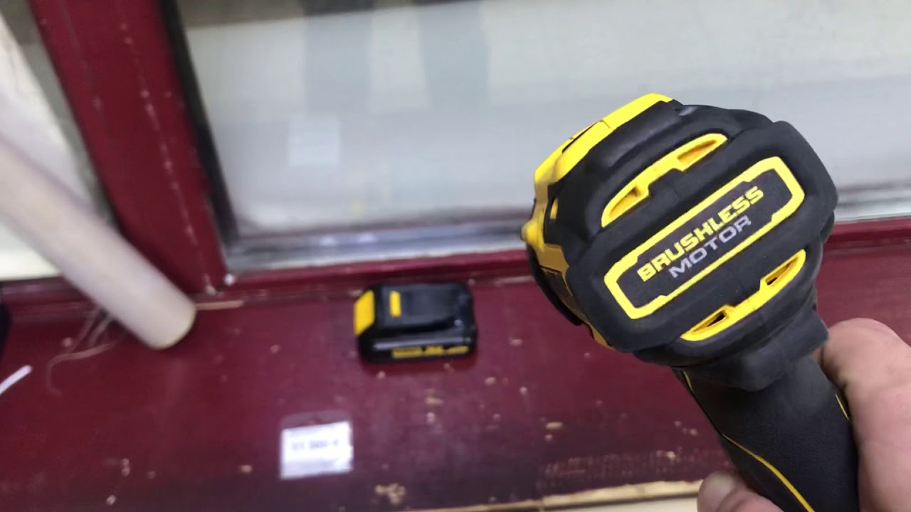 Безщеточный шуруповерт Dewalt DCD709 +акб, без зарядного устройства