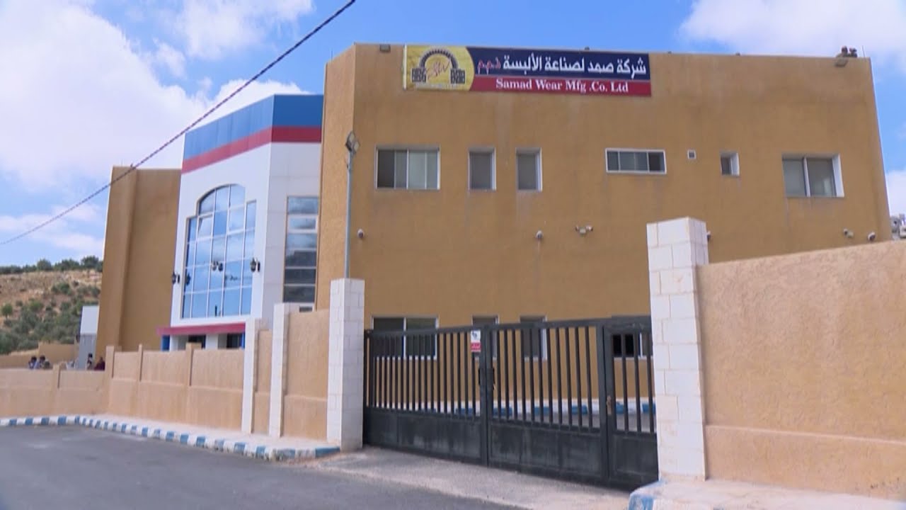 الملك يزور مصنعا للألبسة في المزار الشمالي