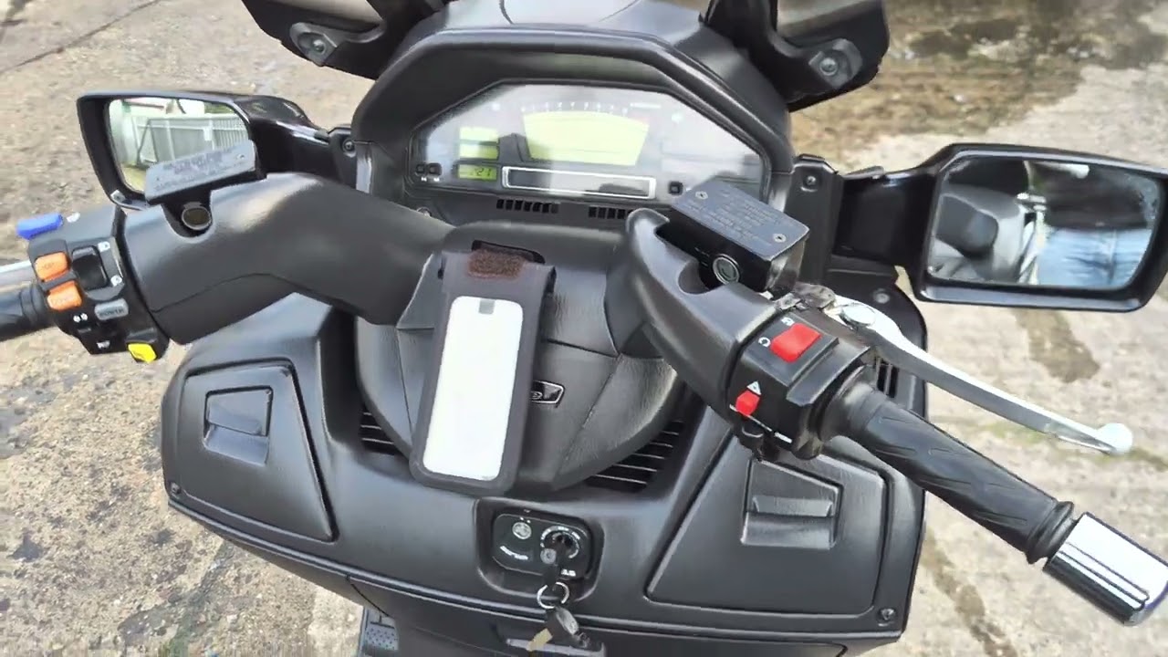 Suzuki Burgman 650 Executive Prezentacja skutera z 2006 roku