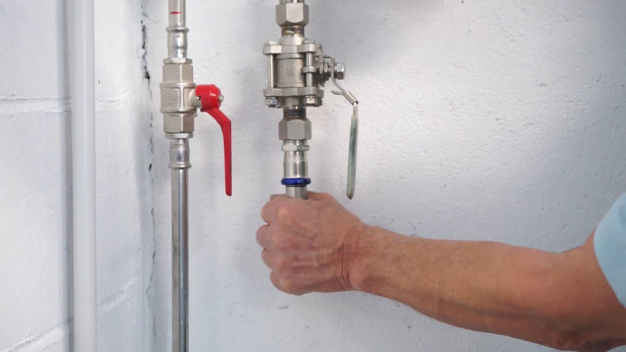 Pressfitting System: Installing accessories through connector with swivel