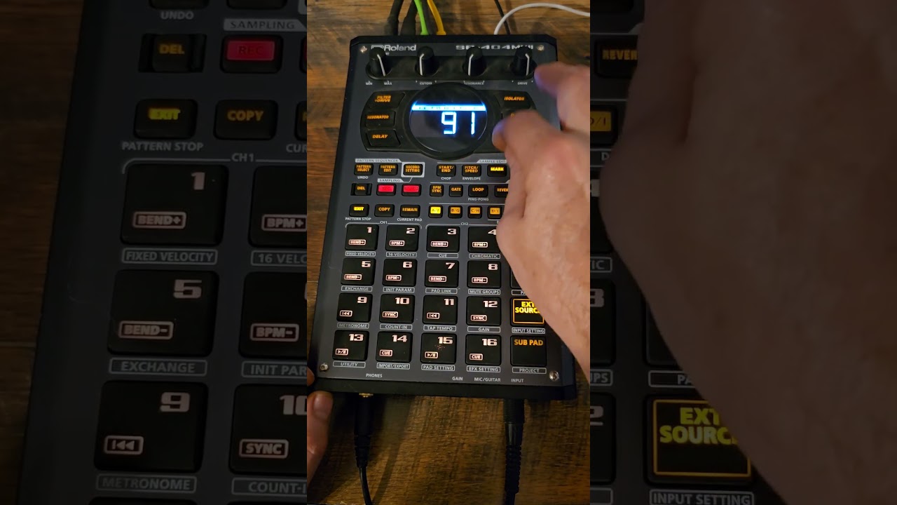 making a beat using the Roland SP404 MKII #roland #sp404 #sp404mkii #sp404mk2 #beats #beatmakers