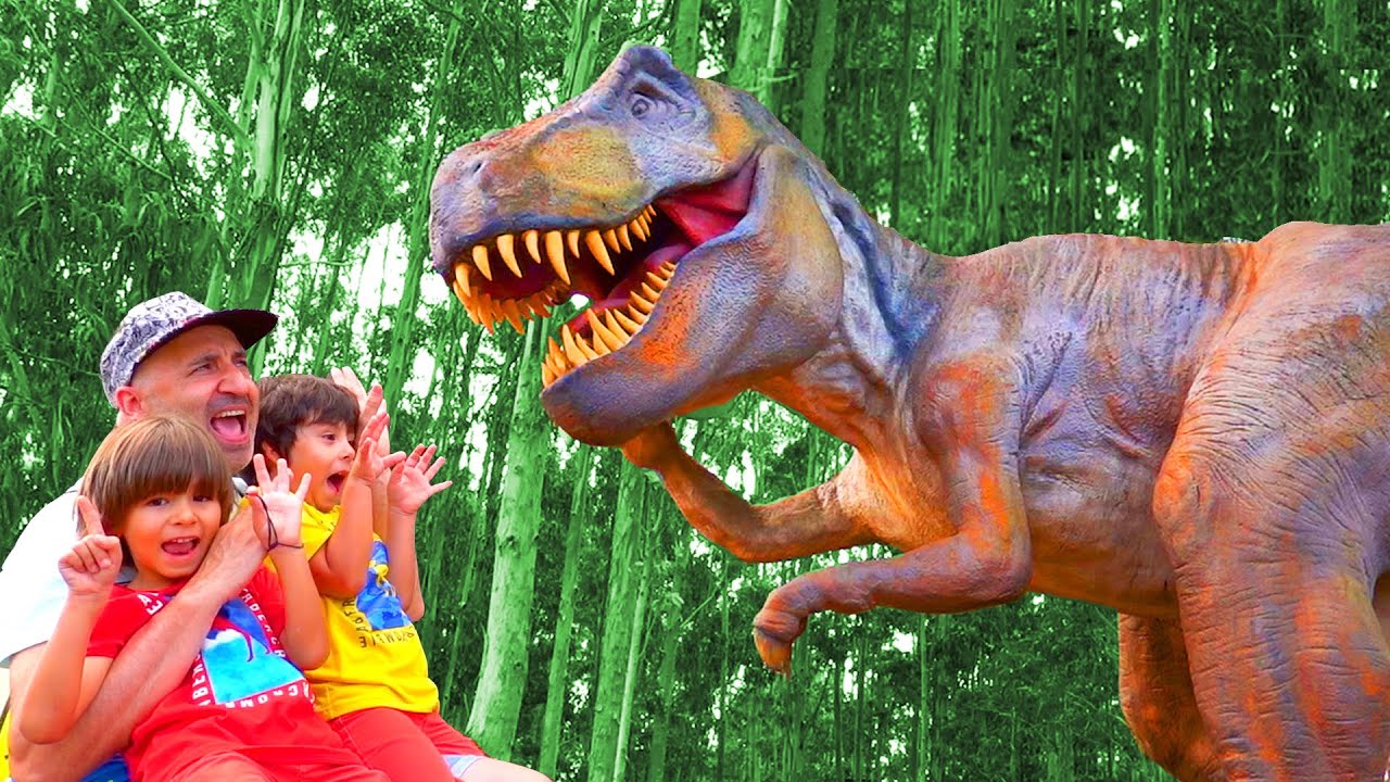 DINOSAURIOS GIGANTES en el Museo Jurasico de Asturias!! 🦕 Otra aventura de Dani y Evan!