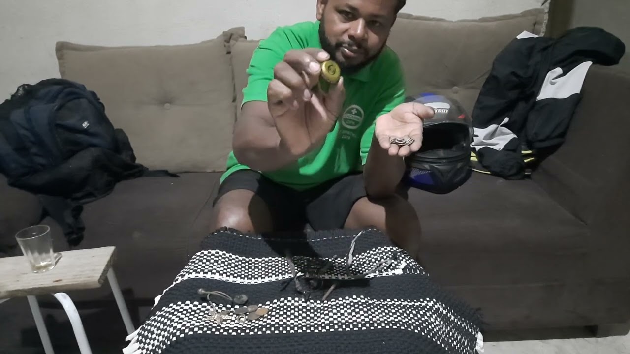 Os Achandos na praia com detector de metal detectorismo 
