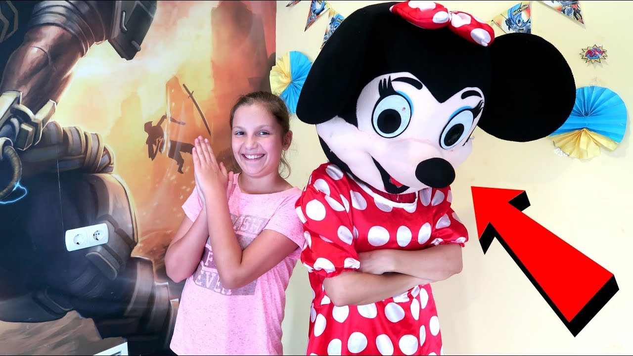 Irochka triseaza Minnie Mouse s-a suparat nu mai vrea sa se joace De-a V-ati Ascunselea