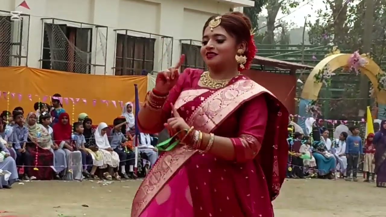 রেশমি চুড়ি (ডিসপ্লে) নাজিমুউদ্দিন ফকির চাঁন উচ্চ বিদ্যালয়