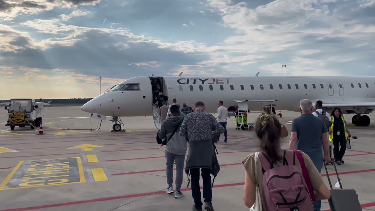 CityJet X Lufthansa | CRJ-1000 economy class | Munster/ Osnabr&uuml;ck to Frankfurt