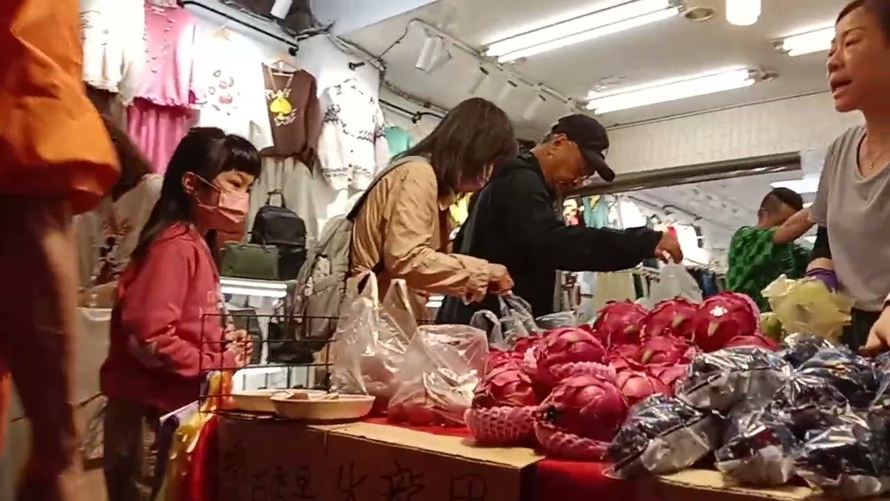 Ke pasar shilin mau beli Bakso ikan