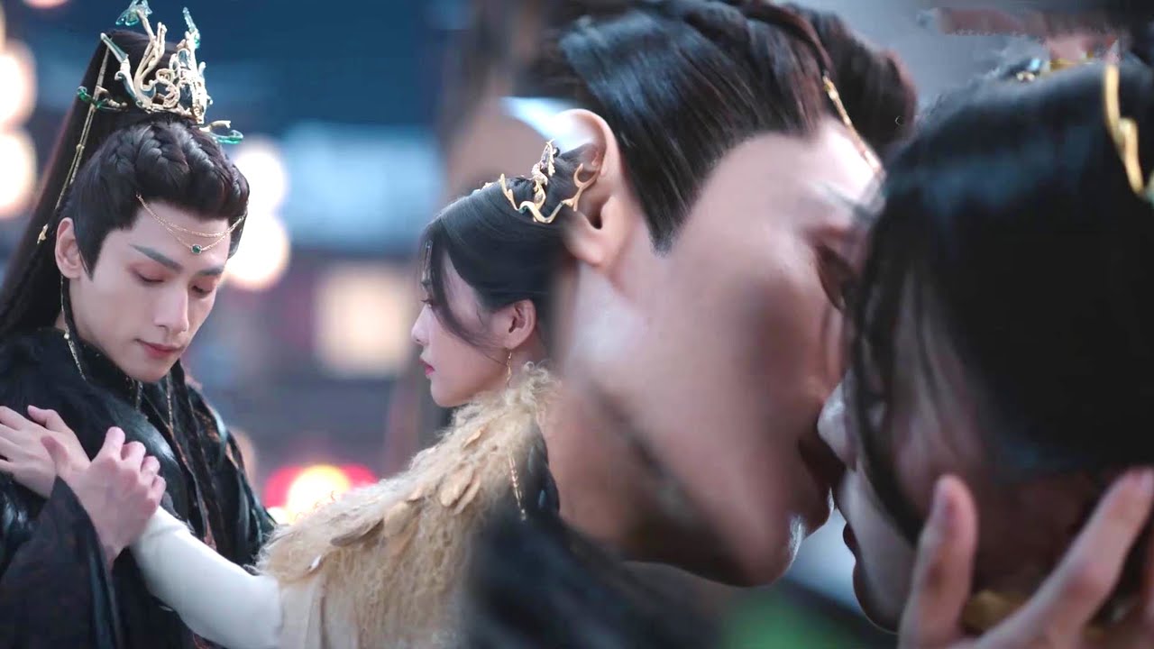 魔王和灰姑娘手牵手私奔到桥下，魔王看着灰姑娘的脸终于忍不住亲吻上去！#长月烬明