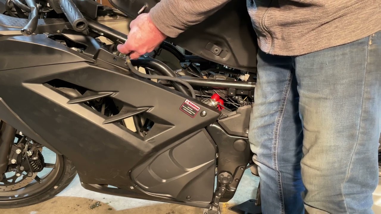 How to Replace the Gas Tank on the Venom x22GT 250cc Automatic Motorcycle | Venom Motorsports