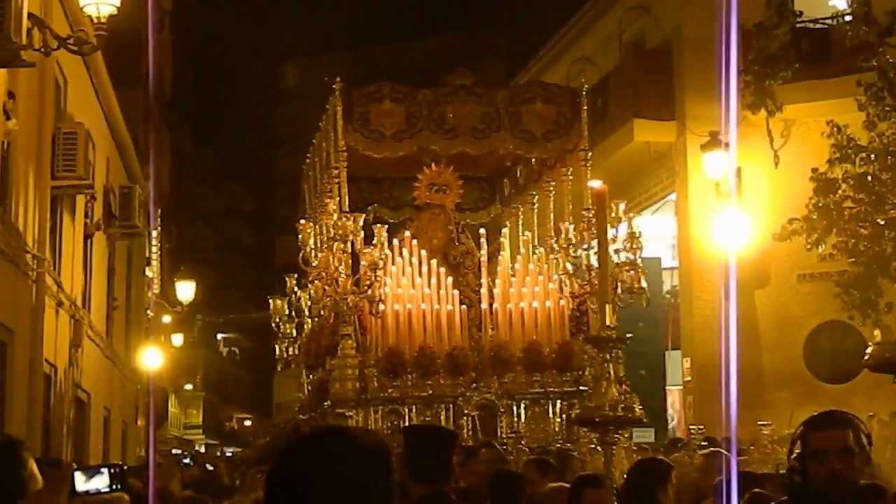 salida de Mª stma de la trinidad de malaga.HDAD.del cautivo de malaga (2013)