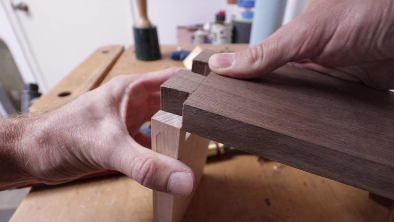Cutting dovetails for the (almost) first time - with and without a jig