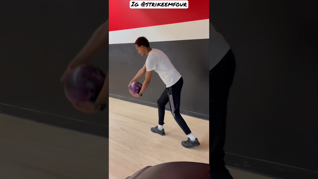 Tips On How To Be A Better 2 Handed Bowler! 🎳 (Beginners) #bowling #pba #pbatour #practice #bowler
