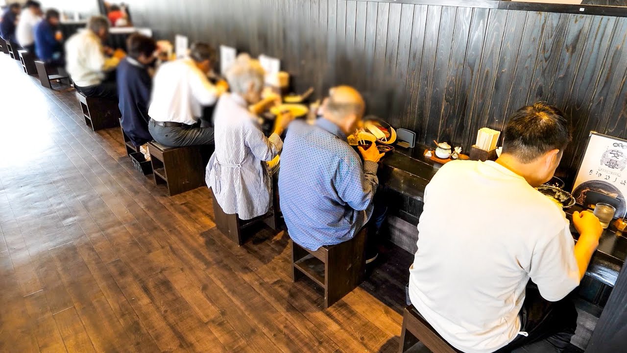朝７時開店→１０００人捌く。早朝から働く男たちを満腹にさせる巨大うどん店丨Tempura and Udon Restaurant : Japanese style