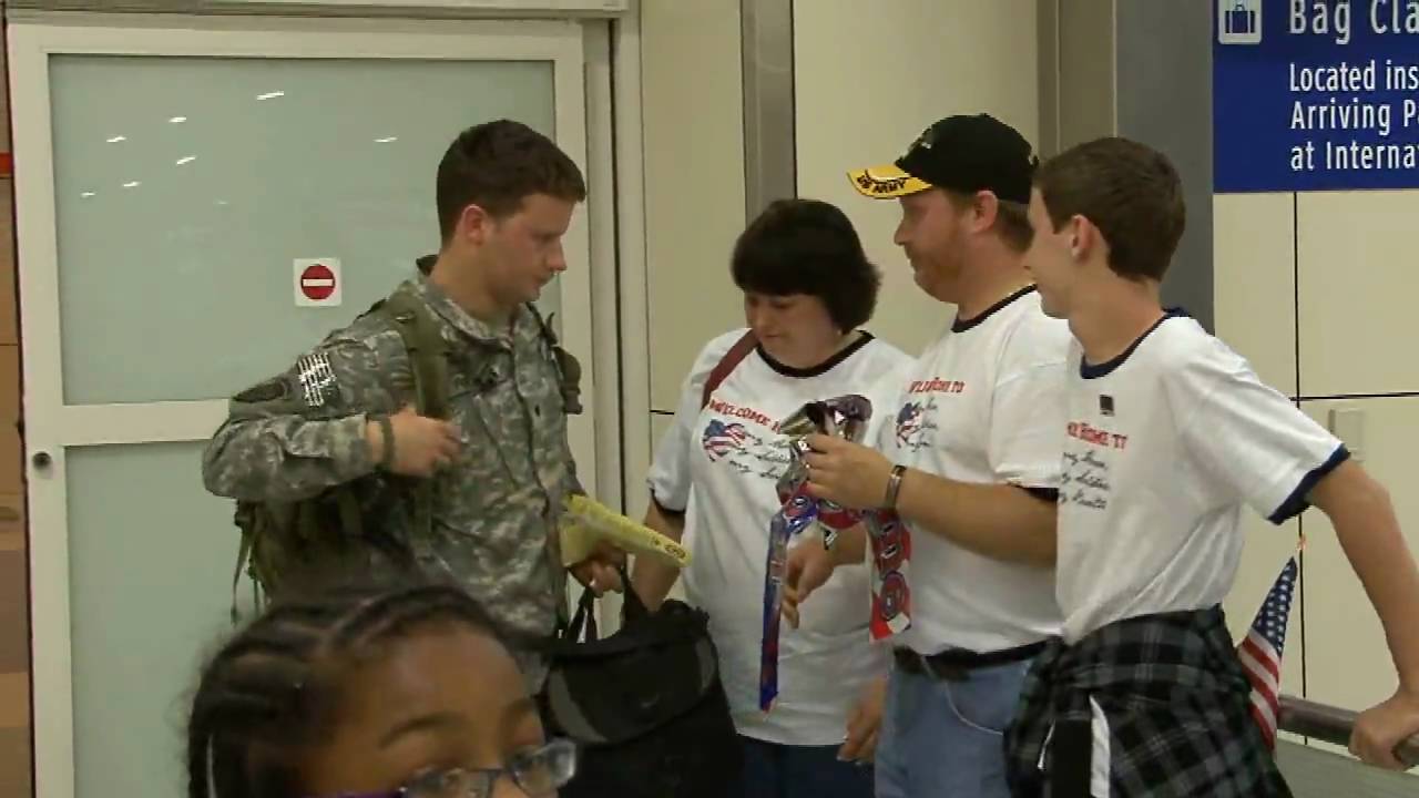 Troops at DFW Nov 21 2009