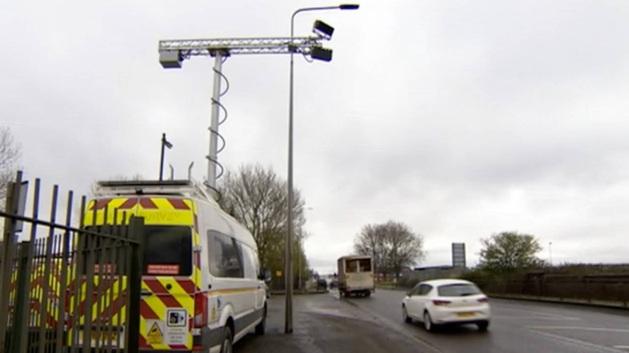 Motorists caught using mobiles and without seat belts in Northern Lincolnshire