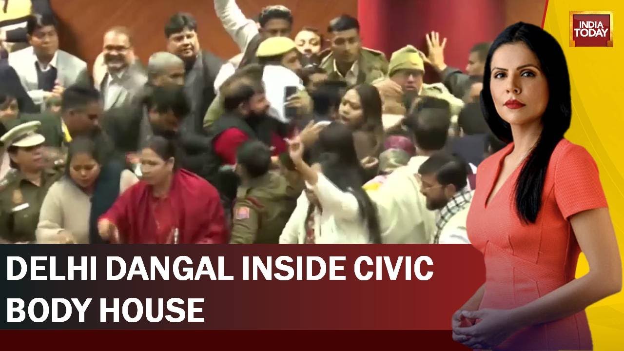 BJP, AAP Councillors Come To Blows In MCD House | Watch This Report