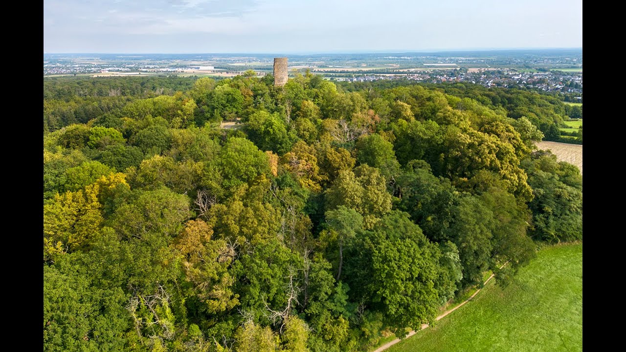 Die Tomburg &ndash; eine einsame Burgruine auf dem Vulkan