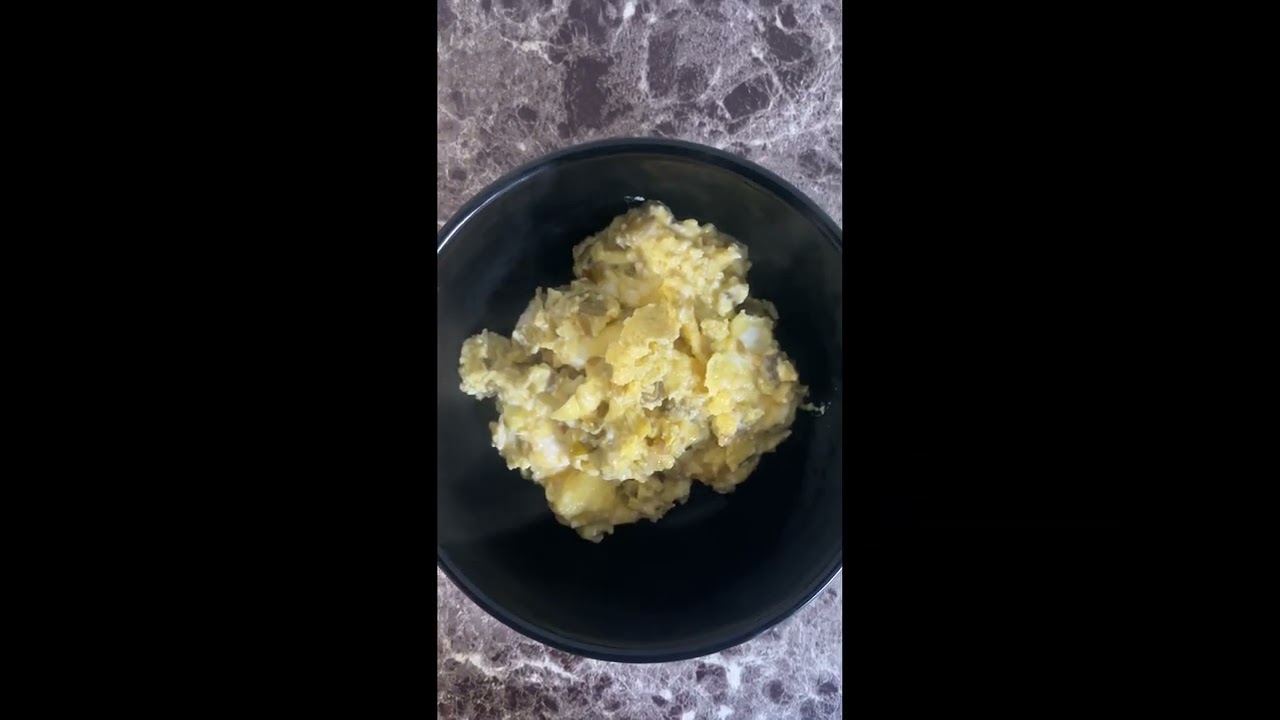 GREEN CHILI AND VELVEETA SCRAMBLED EGGS #mealsforone #velveetarecipes #breakfastforone #easymeals