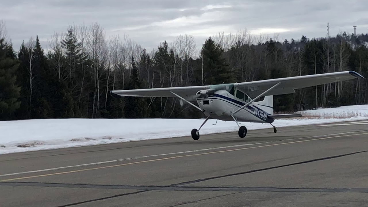 Cessna 185 Demonstrating short field takeoff performance